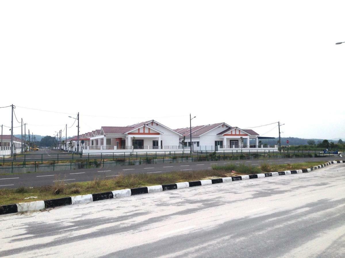 Nuha Homestay Seri Iskandar Exterior foto
